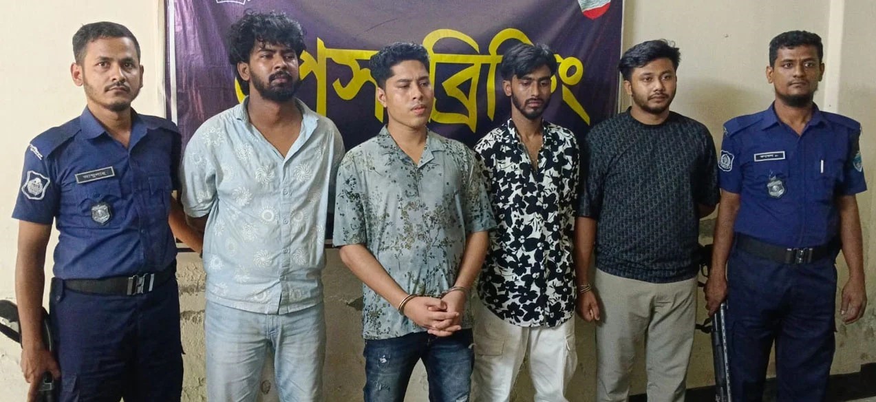 ছদ্মবেশেও শেষ রক্ষা হয়নি ”ডেভিড ইমনের”